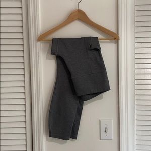 LIKE NEW Athleta Leggings w/pockets